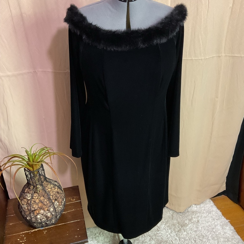 Alex Evenings Vintage Y2K Black Long Sleeve Cold Shoulder Dress with Fur Trim
